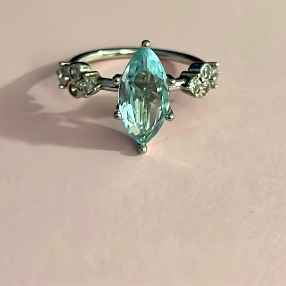 Ring Bomb Party Jewelry - -Like New size 8 ‘princess reflections’ ring.
